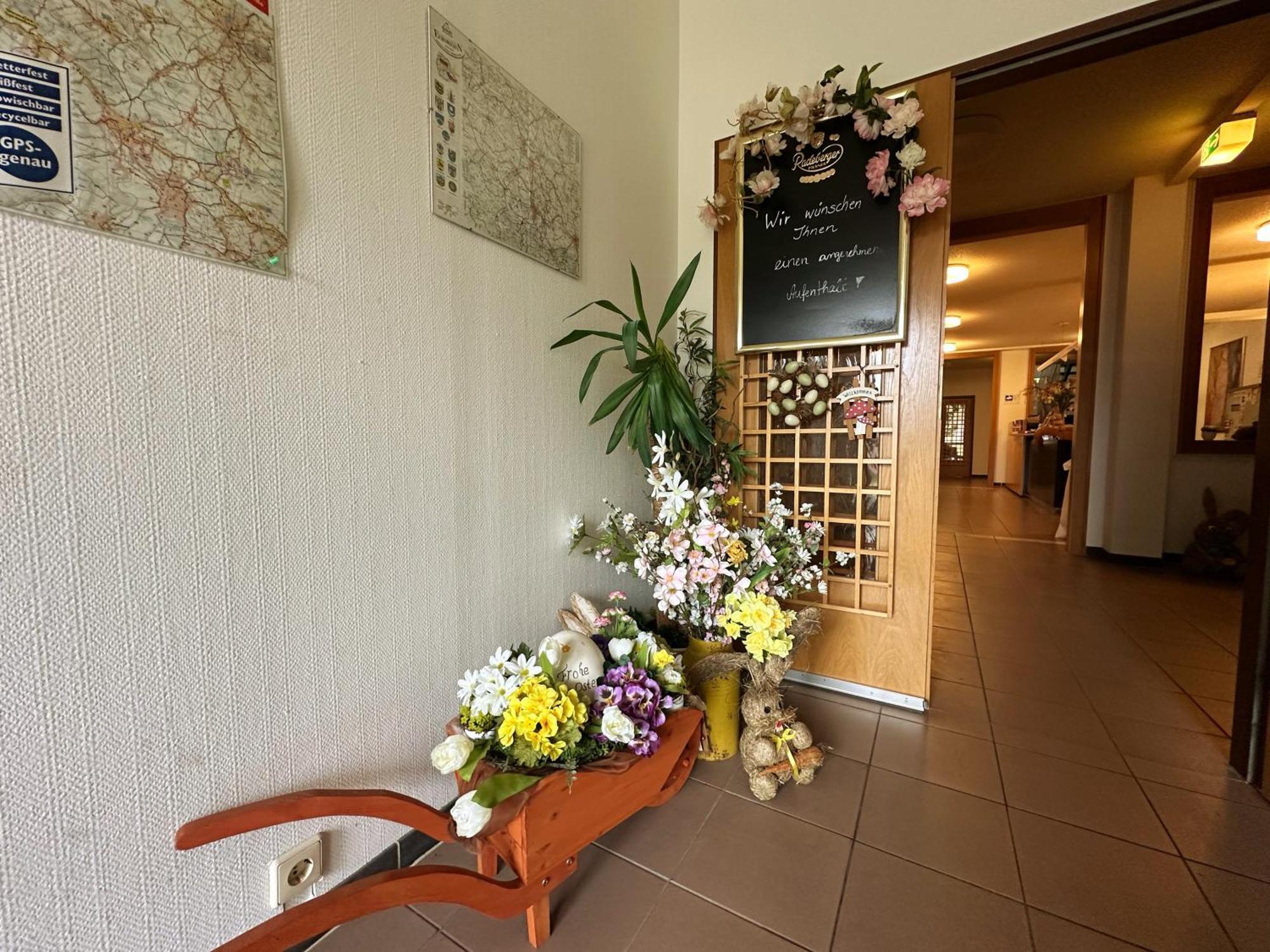 Hotel Am Laerchenberg I Fruehstueck, Wlan, Parkplatz Schirgiswalde-Kirschau Eksteriør billede